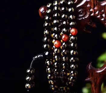 Naravno črna agate 6-8 mm vroče žigosanje šest besed mantra 108 kroglice noge zapestnica z rdečo agate prenos kroglice zapestnica cb2776#