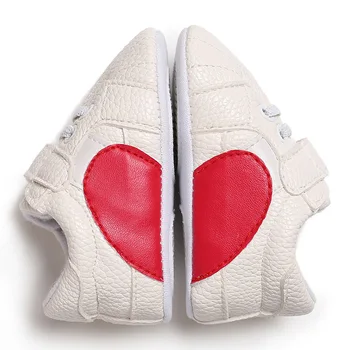 Nov prihod Moda Rdeče srce Baby Čevlji Baby Fantje dekleta Gume, ki je edini PU Usnje, usnjeni čevlji Jaslice, Anti-slip Prvi Pohodniki Zavezat čevlji
